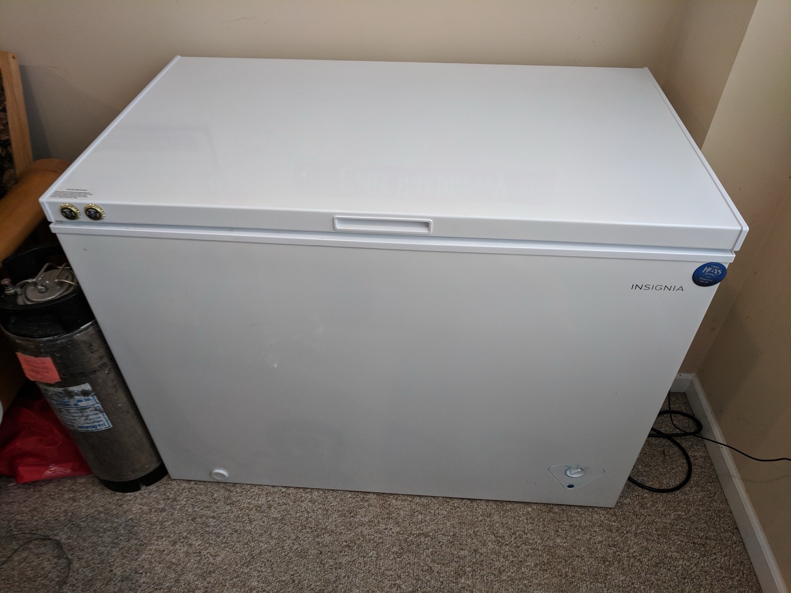 Insignia 10.2 cu ft Chest Freezer