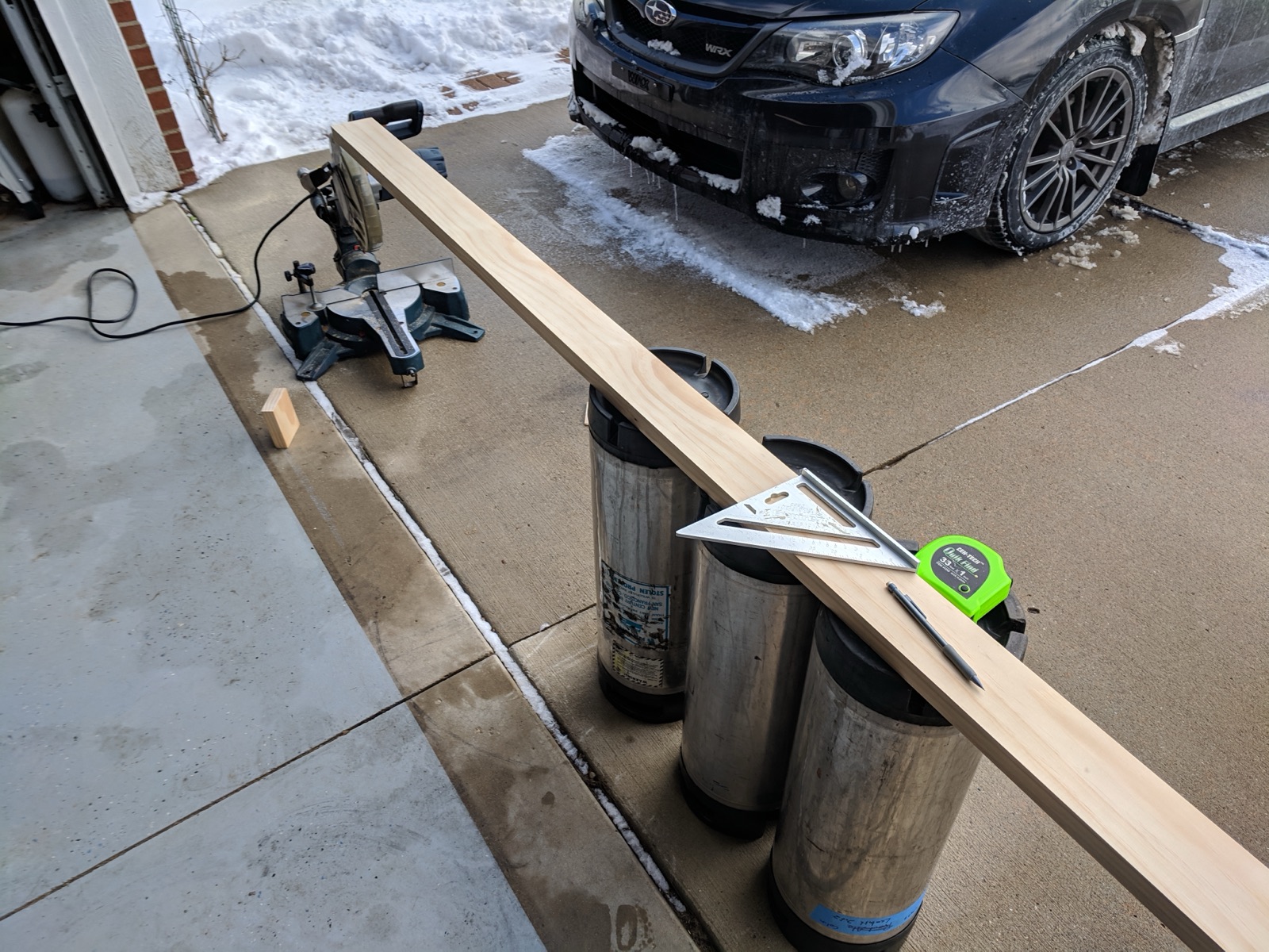 Cutting wood for the lid